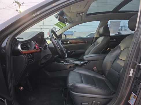 Used 2017 Kia Cadenza Premium w/ Luxury Package image 9