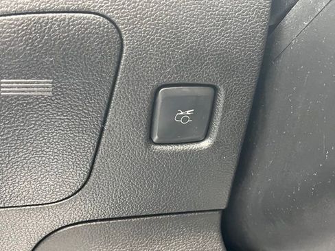 Used 2016 Ford Mustang V6 image 19