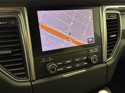 Certified 2018 Porsche Macan S AWD/4WD image 20