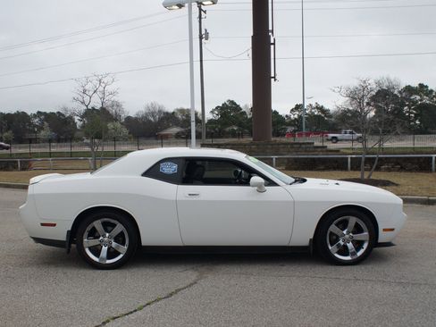 Used 2010 Dodge Challenger R/T image 15