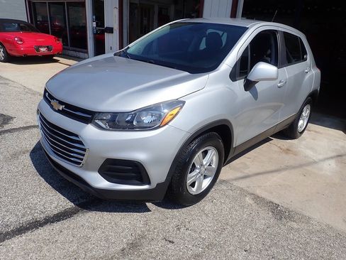 Used 2019 Chevrolet Trax LS FWD image 2
