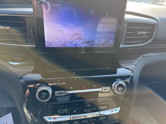 Used 2023 Ford Explorer Limited AWD/4WD image 16