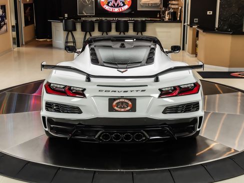 Used 2025 Chevrolet Corvette Z06 w/ Z07 Performance Package RWD image 7