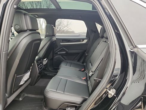 New 2026 Porsche Cayenne S image 9