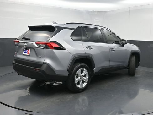Used 2021 Toyota RAV4 XLE w/ Convenience Package FWD image 22