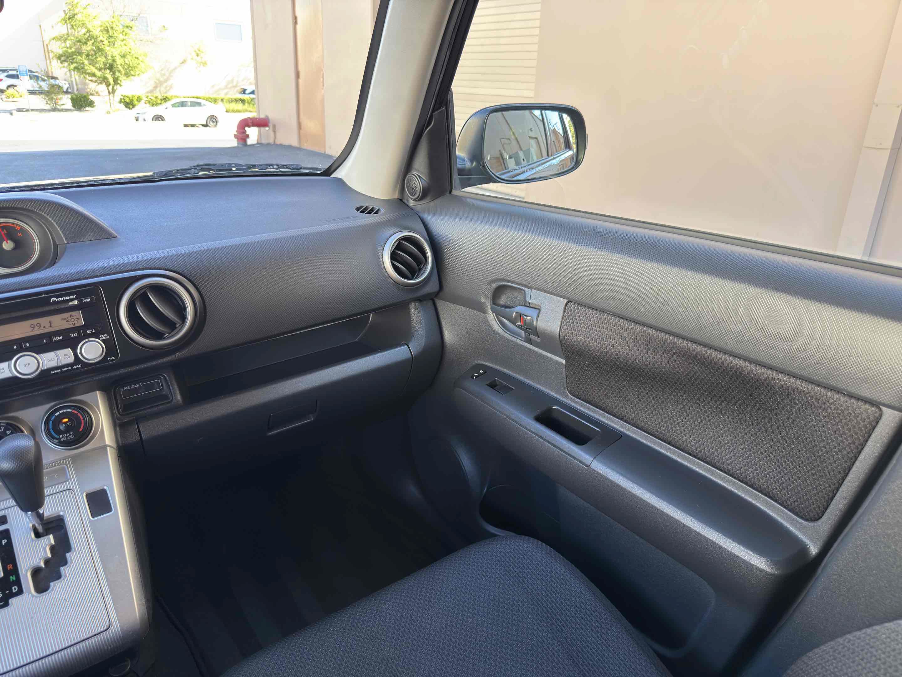 Used 2008 Scion xB FWD image 15