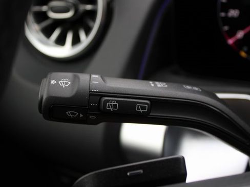 New 2025 Mercedes-Benz GLB 250 4MATIC image 18