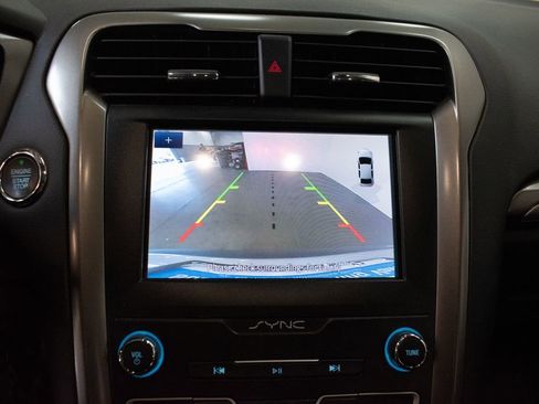 Used 2020 Ford Fusion SE FWD image 16