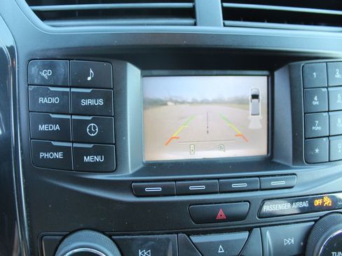 Used 2017 Ford Explorer XLT image 5