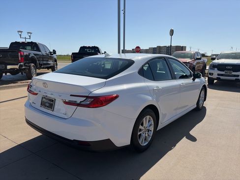Used 2025 Toyota Camry LE FWD image 5