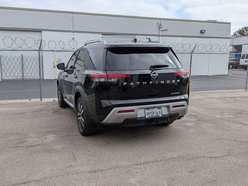 Used 2024 Nissan Pathfinder Platinum FWD image 3