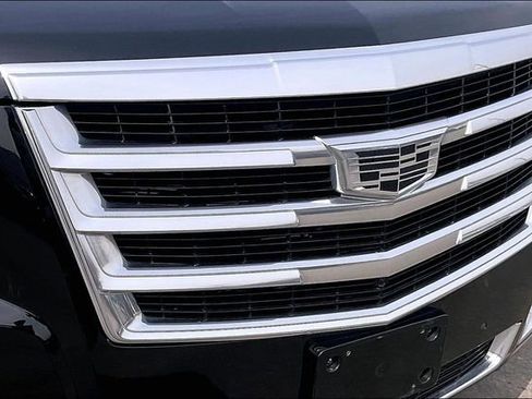 Used 2019 Cadillac Escalade Luxury AWD/4WD image 31