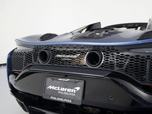 Used 2026 McLaren Artura Spider RWD image 38