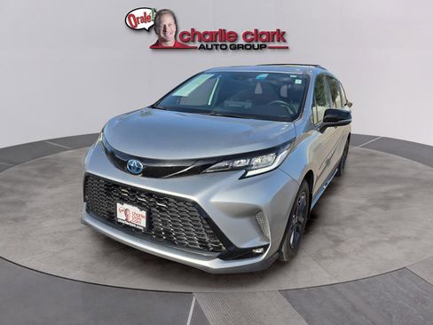 Used 2025 Toyota Sienna XSE w/ XSE Premium Package AWD/4WD image 10