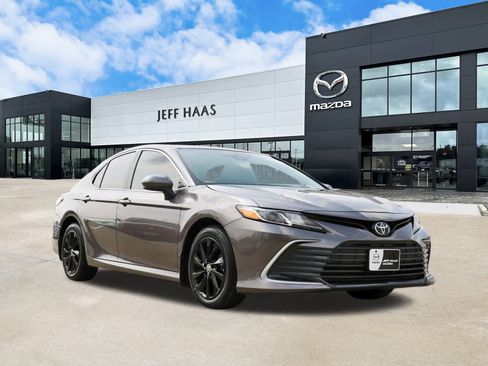 Used 2024 Toyota Camry LE image 4