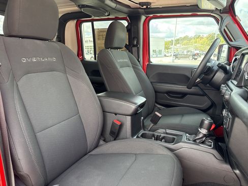 Used 2023 Jeep Gladiator Overland image 32