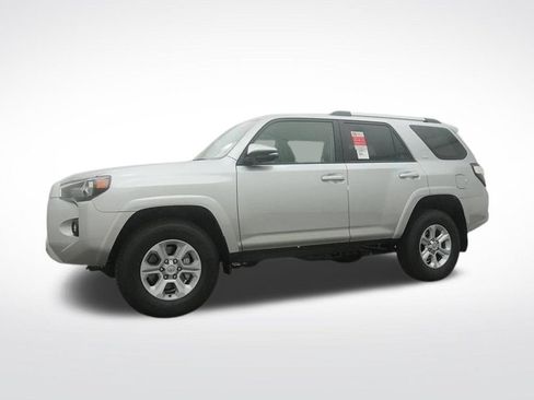 Used 2022 Toyota 4Runner SR5 Premium w/ Moonroof Package AWD/4WD image 22