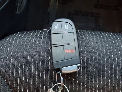 Used 2019 Dodge Journey SE w/ Premium Group image 12