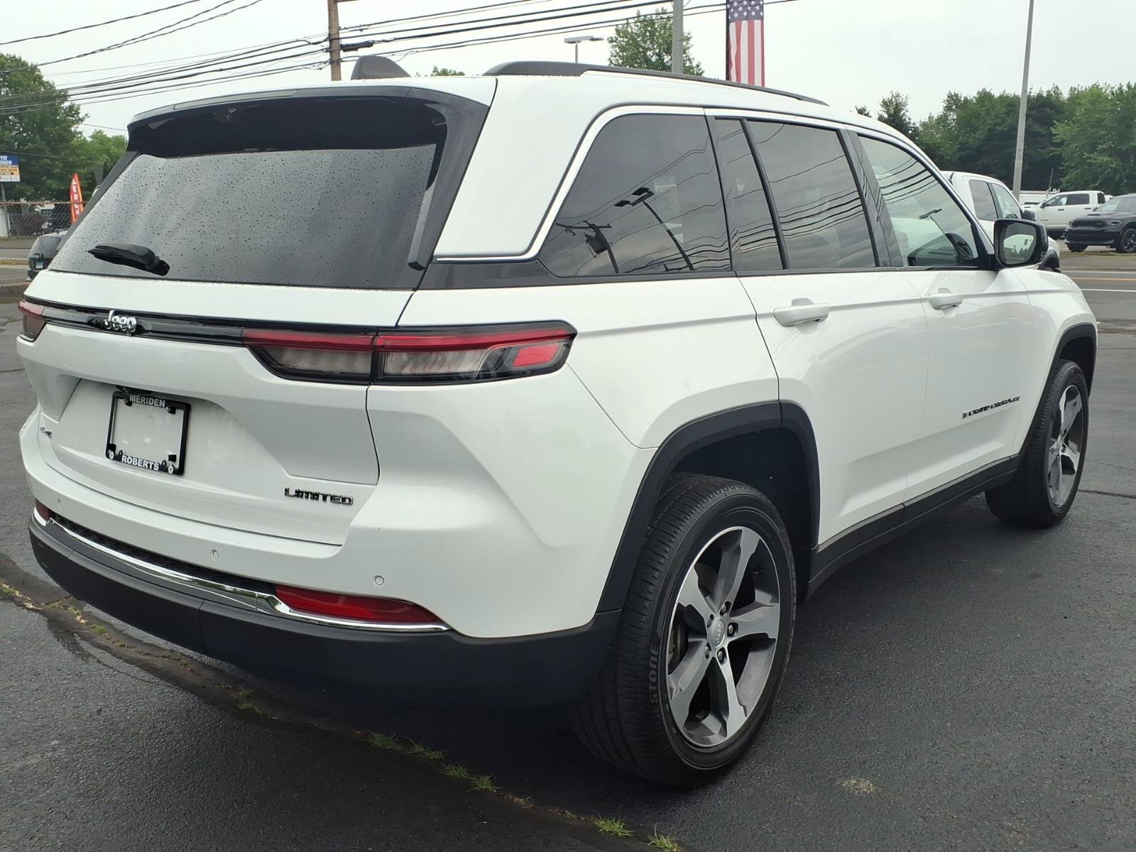 Used 2023 Jeep Grand Cherokee Limited w/ Luxury Tech Group II AWD/4WD image 8