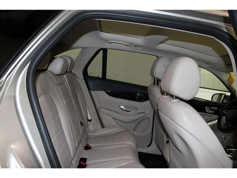 Used 2019 Mercedes-Benz GLC 350e 4MATIC image 16