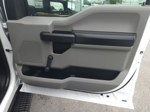 Used 2017 Ford F550 4x4 Regular Cab Super Duty image 15