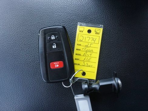 Certified 2025 Toyota RAV4 XLE AWD/4WD image 32