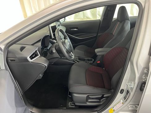 Used 2025 Toyota Corolla SE w/ SE Premium Package FWD image 4