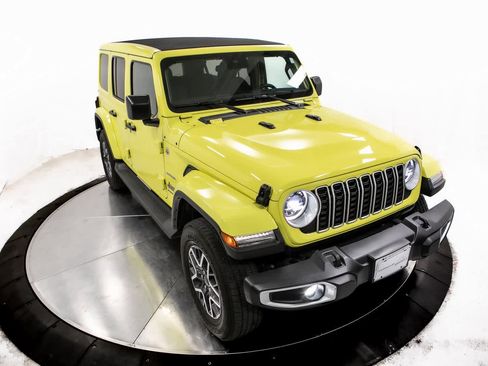 Used 2024 Jeep Wrangler Sahara image 36