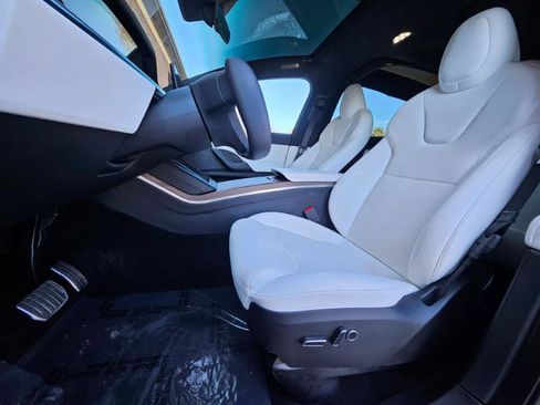 Used 2023 Tesla Model X image 34