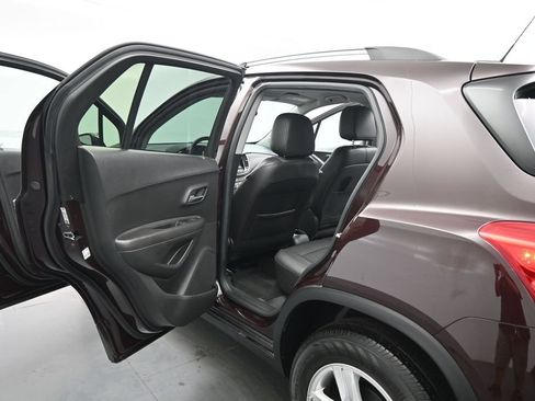 Used 2020 Chevrolet Trax LT w/ LT Convenience Package FWD image 15