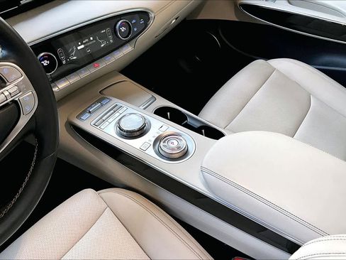 Used 2022 Genesis GV70 2.5T image 16