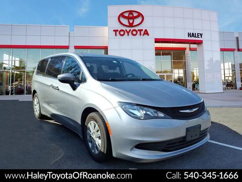 Used 2020 Chrysler Voyager L image 1