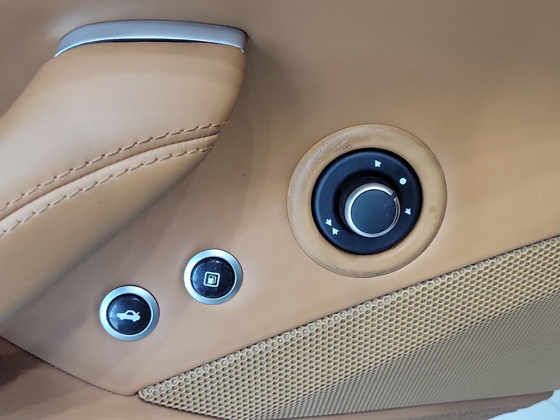 Used 2017 Ferrari California T RWD image 18