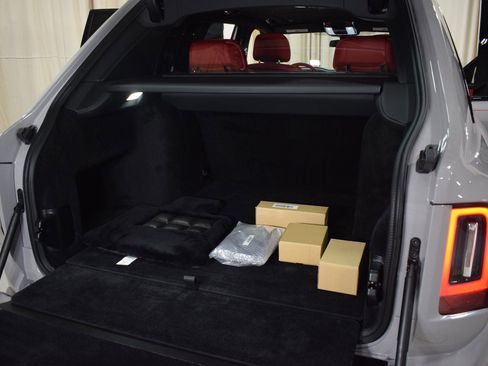 New 2026 Rolls-Royce Cullinan Black Badge image 41