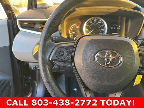 Used 2022 Toyota Corolla LE image 18