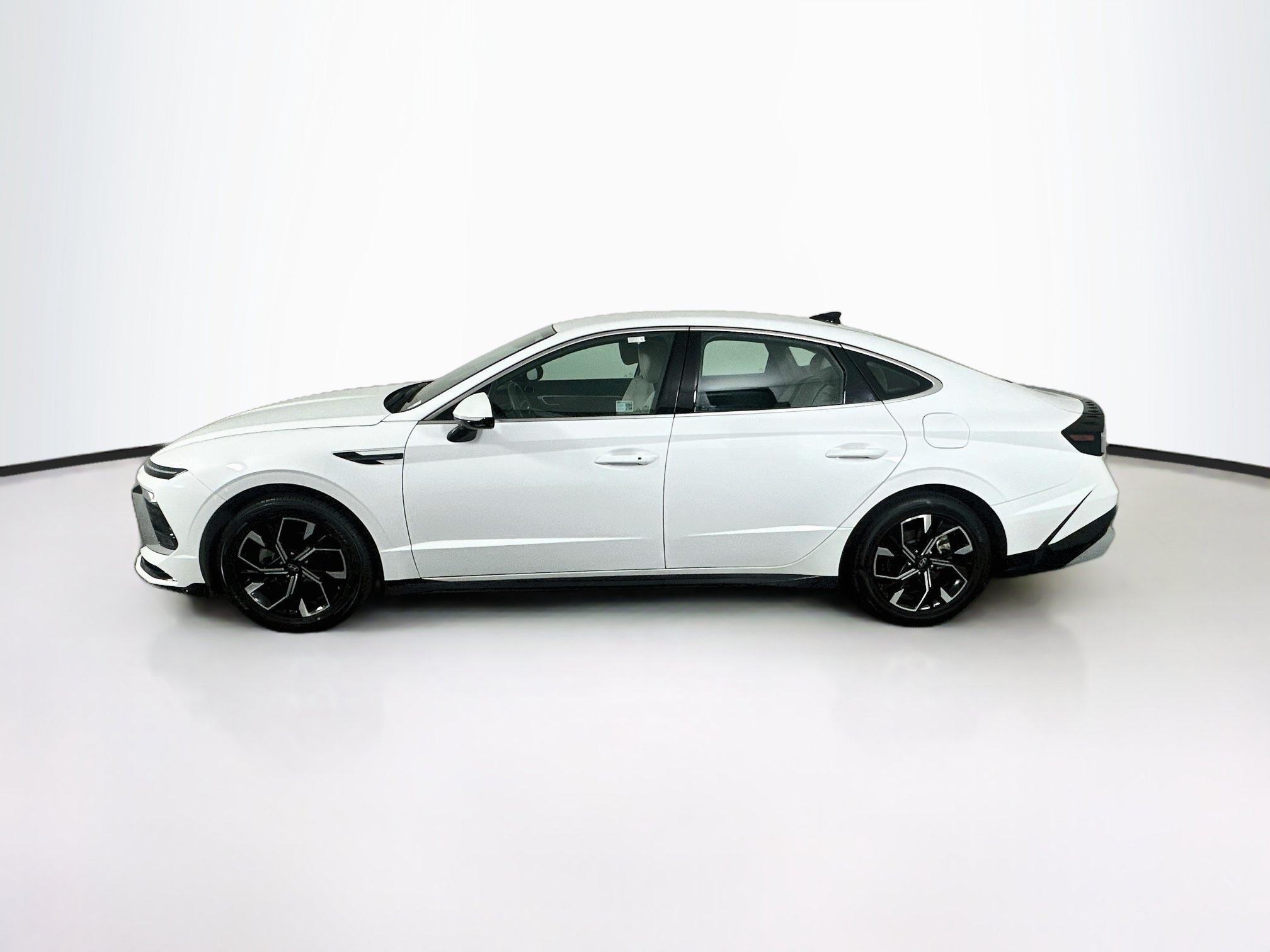 Used 2025 Hyundai Sonata SEL FWD image 4