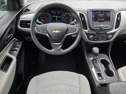 Used 2022 Chevrolet Equinox LS AWD/4WD image 2