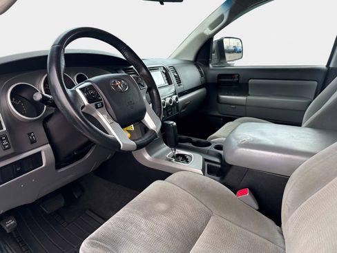 Used 2015 Toyota Sequoia SR5 image 32