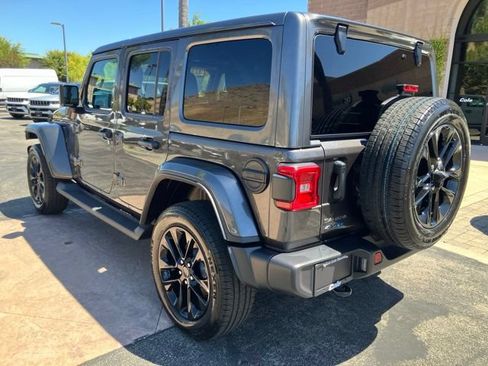 Used 2025 Jeep Wrangler Unlimited Sahara AWD/4WD image 8