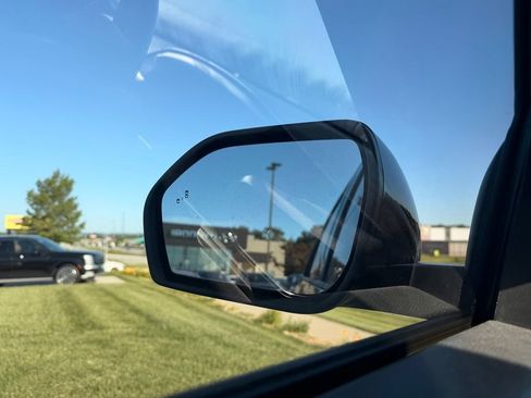 Used 2020 Ford Explorer Limited w/ Class III Trailer Tow Package AWD/4WD image 16