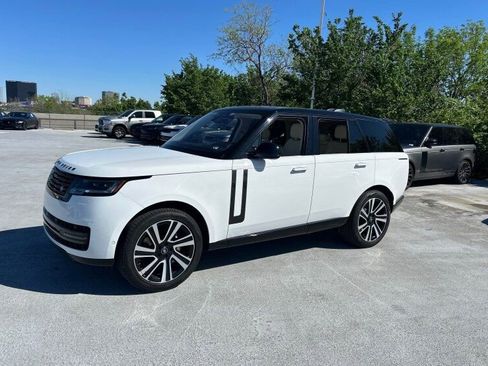 Used 2023 Land Rover Range Rover SE AWD/4WD image 2