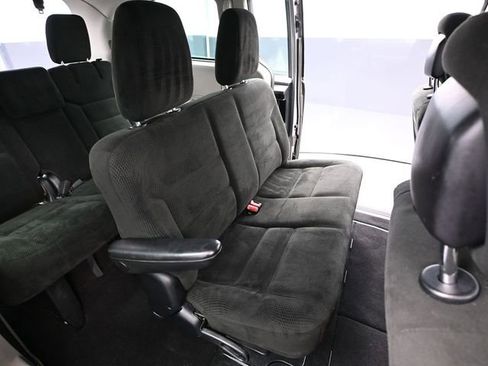 Used 2016 Dodge Grand Caravan American Value Package image 38