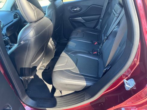 Used 2019 Jeep Cherokee Limited AWD/4WD image 12
