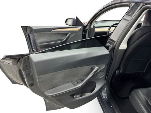 Certified 2023 Tesla Model Y AWD image 10
