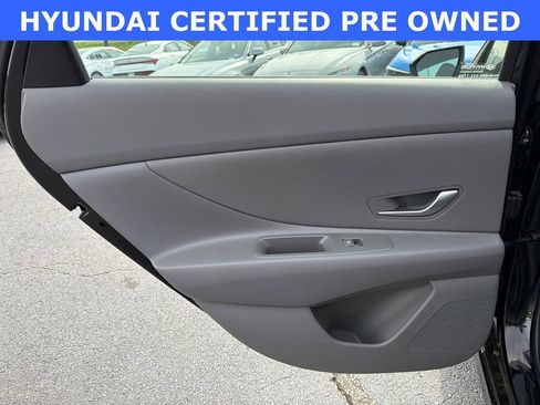 Used 2025 Hyundai Elantra Blue image 21