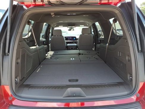 Used 2026 Chevrolet Suburban LT RWD image 12