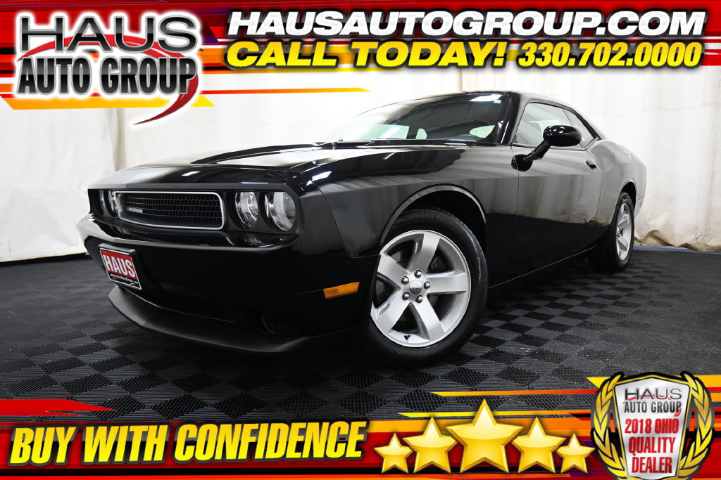 Used 2013 Dodge Challenger SXT RWD image 1