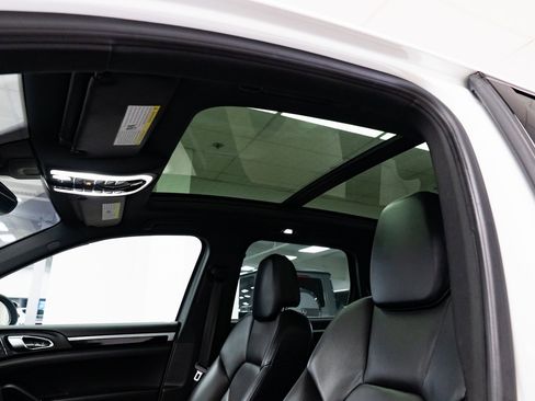 Used 2013 Porsche Cayenne S image 19