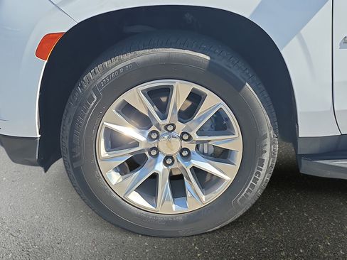 Used 2022 Chevrolet Suburban Premier AWD/4WD image 28