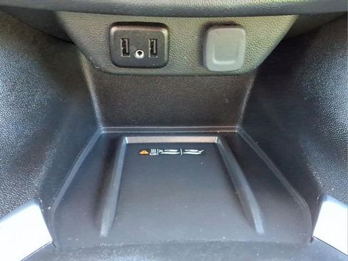 Used 2023 Chevrolet Traverse LT FWD image 24